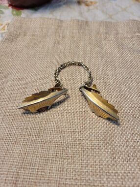 Vintage Gold-Tone Feather Sweater Clip with Chain